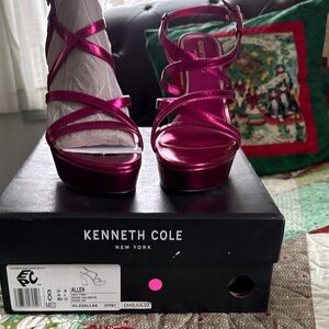 #154 Kenneth Cole Allen Women's BMMetallic Hot Pink Strappies triangle heel NWOT